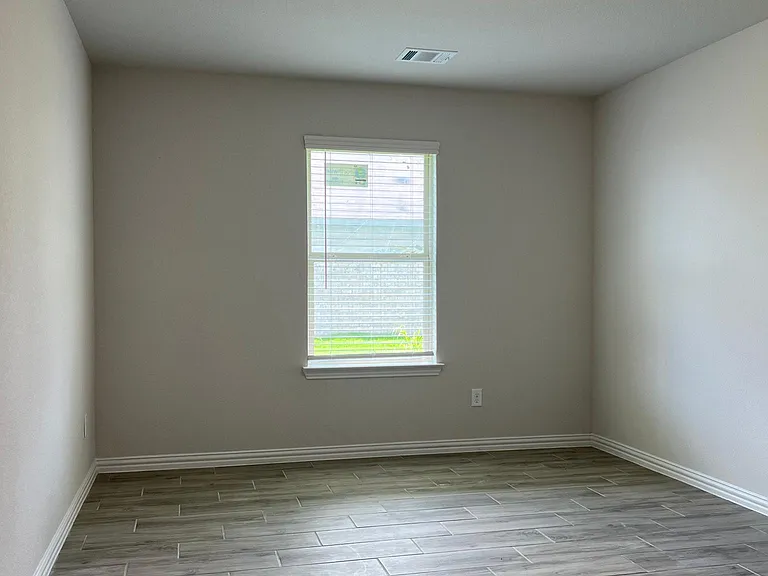 684 Avalon Dr — Photo 10