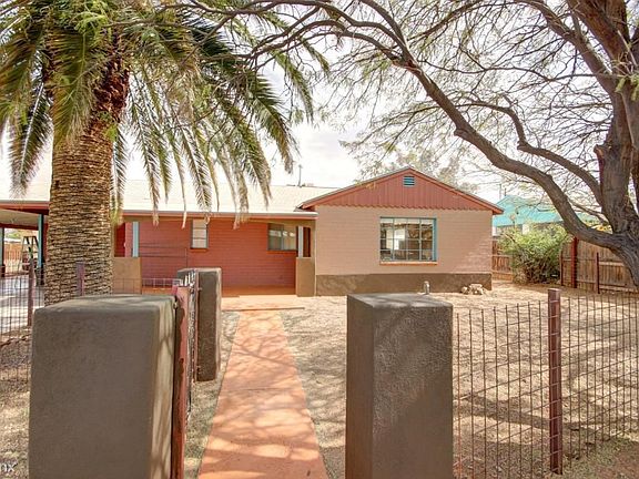 1184 Front house photo 16