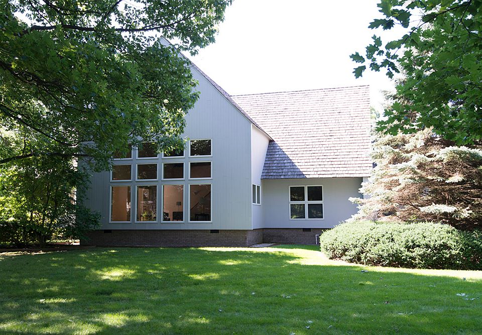 1st image of 1065 W 52nd St