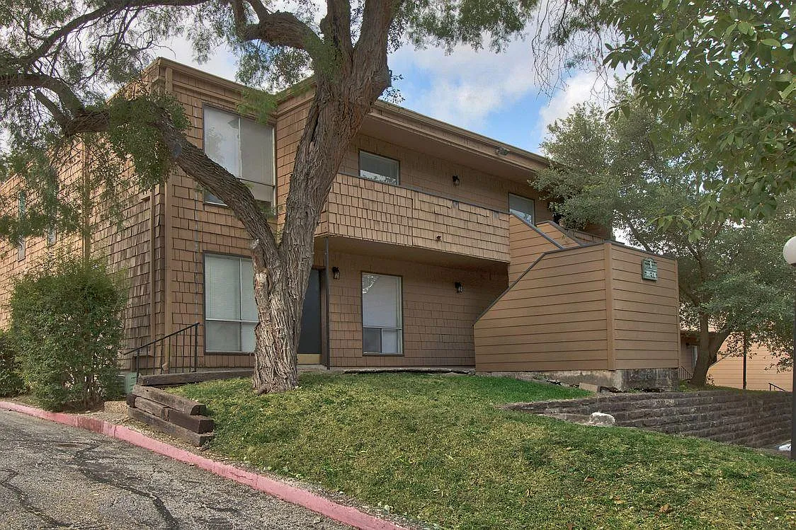 Treehouse Apartments — Photo 4