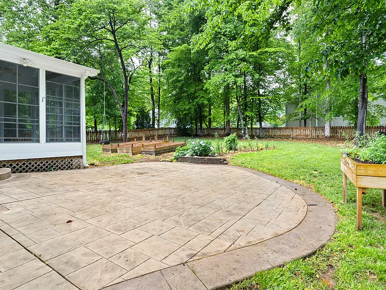 511 E Hatterleigh Ave — Photo 32