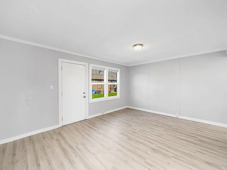 Eastgate Apartments — Photo 5