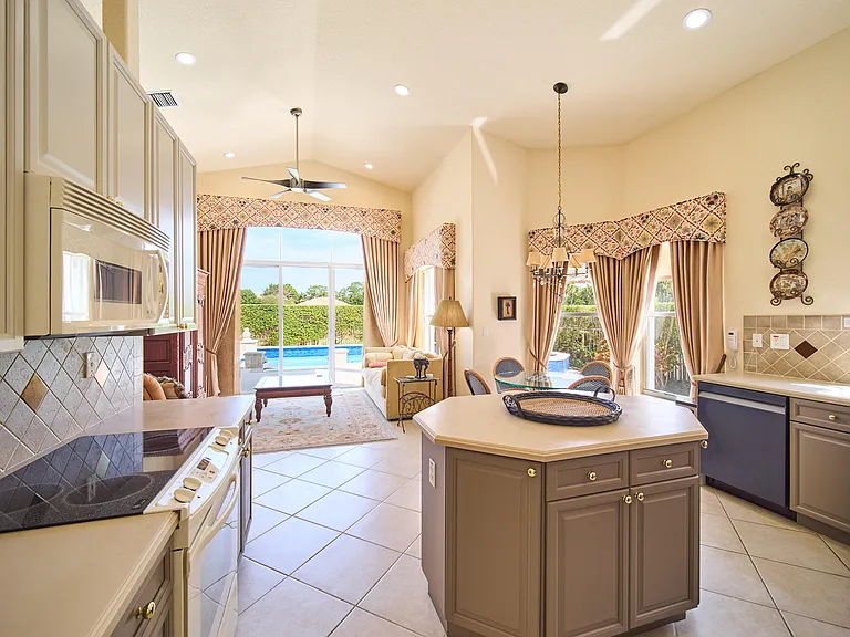 8282 Spyglass Dr — Photo 9