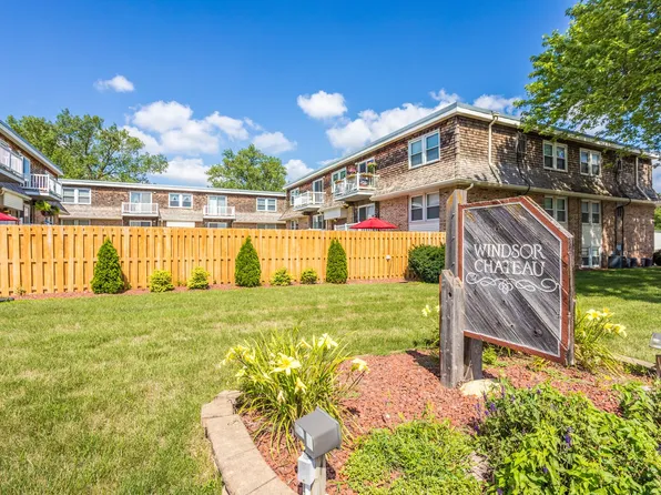 Windsor Chateau - Move in special- FREE GARGAE!, 1250 73rd St APT 18, Windsor Heights, IA 50324