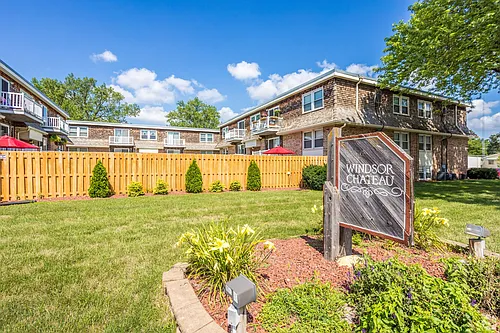 Windsor Chateau - Move in special- FREE GARGAE! Photo 1