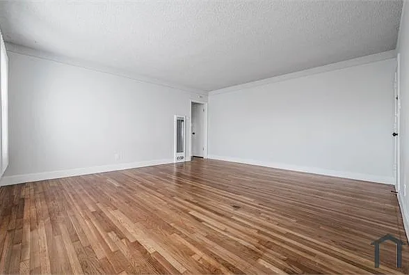 4067 Sutro Ave — Photo 12
