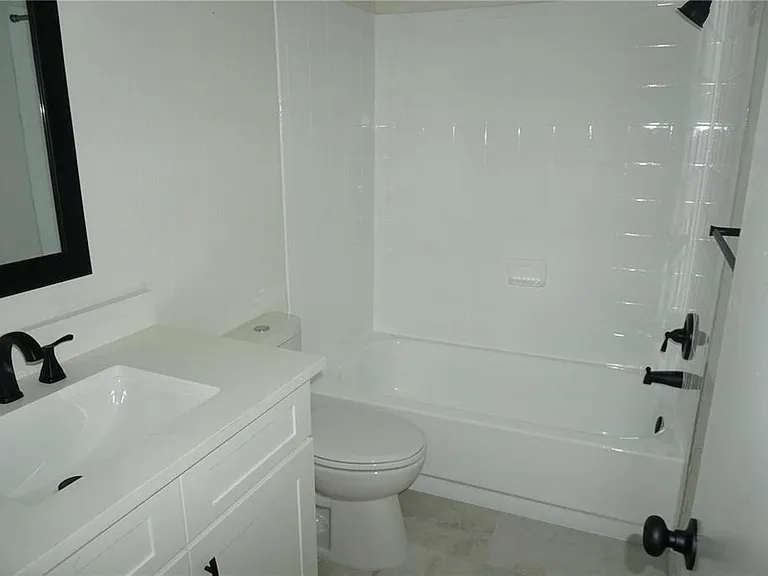 2404 Brigadoon Dr — Photo 17