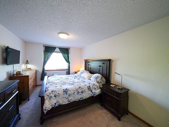 5th image of 105 Dover Ct