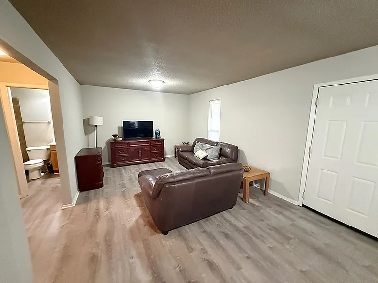 212 Wheaton Ct — Photo 5