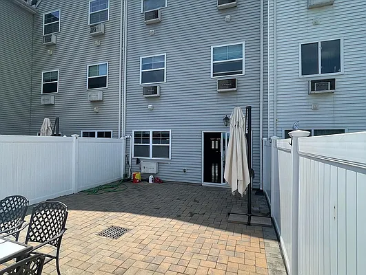 Rented by PMG Real Estate  | media 8