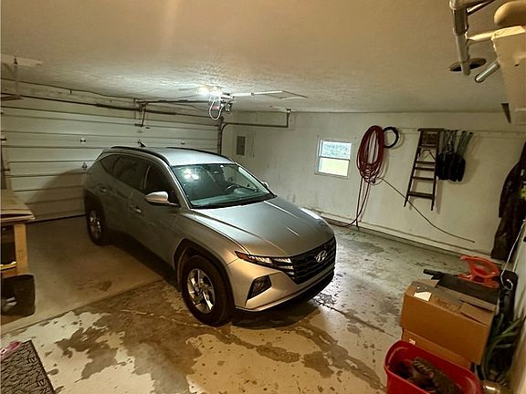 4th image of 22551 Indian Hollow Rd