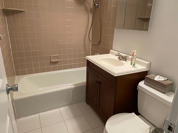 4th image of 838 Main St APT F