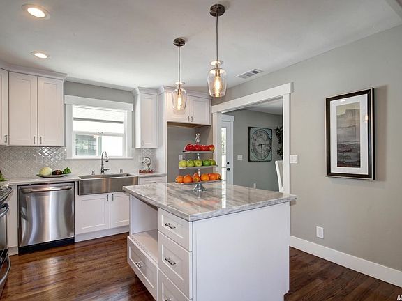 5th image of 109 51st St
