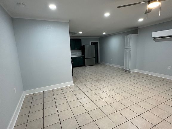 3rd image of 103 N Lovers Ln #B