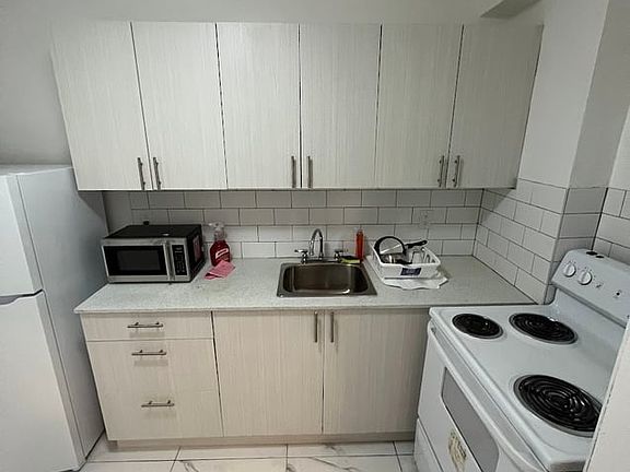 4th image of 280 Wellesley St E #2207B