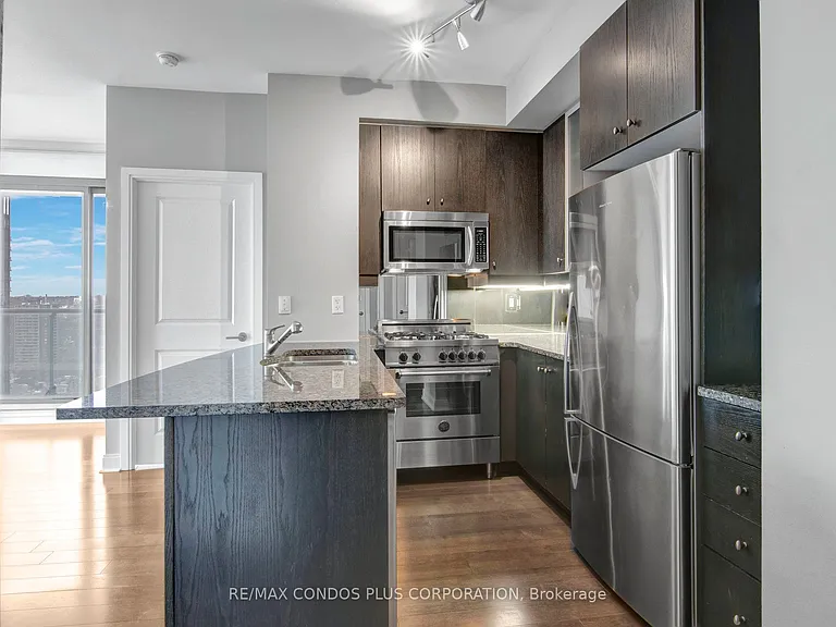 18 Yorkville Ave #2505 — Photo 11
