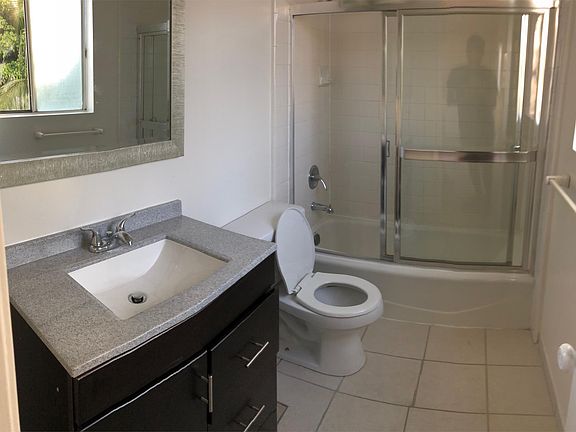 2nd image of 962 W Oliver St #2