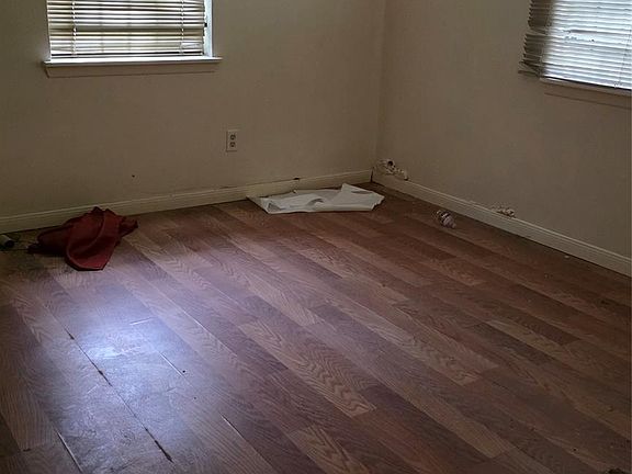 5th image of 4518 Robertson St