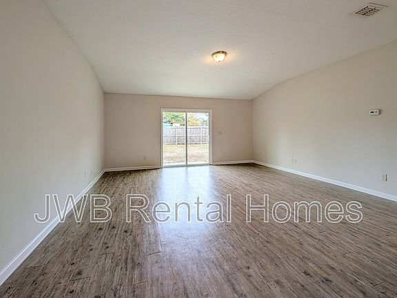 4th image of 1110 Eastdale St