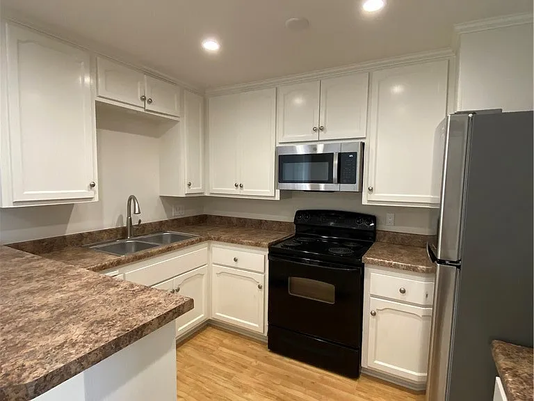 665 W 34th St #7 — Photo 3