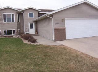 1410 17th Ave S, Brookings, SD 57006