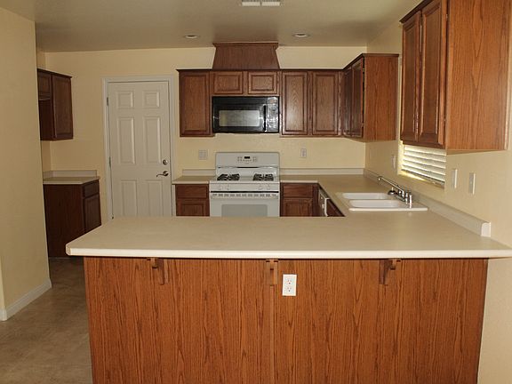 4th image of 8807 Canyon Saddle St