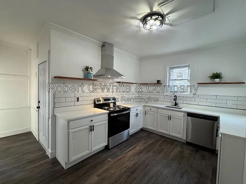 4 bed, 1.0 bath, 1200 sqft, $2,500 — Photo 1