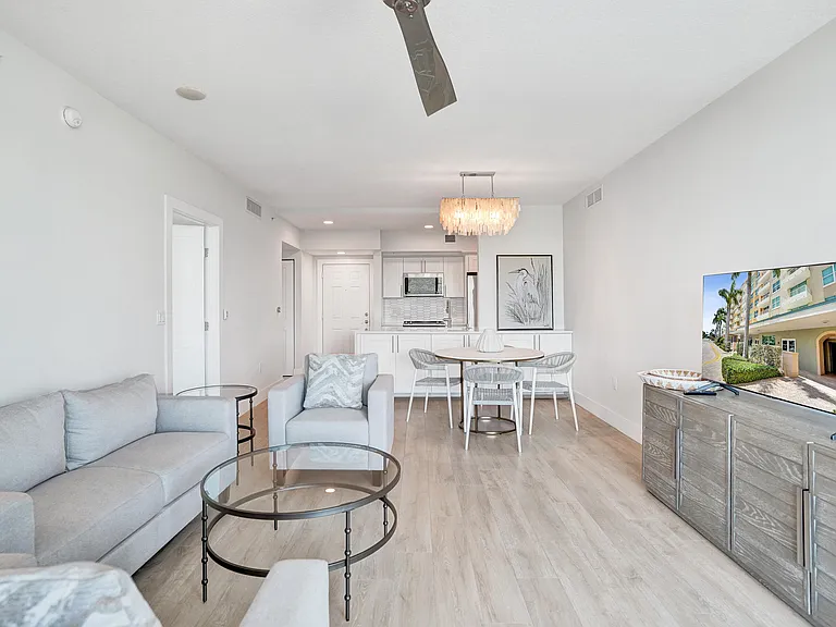 700 E Boynton Beach Blvd #406 — Photo 3