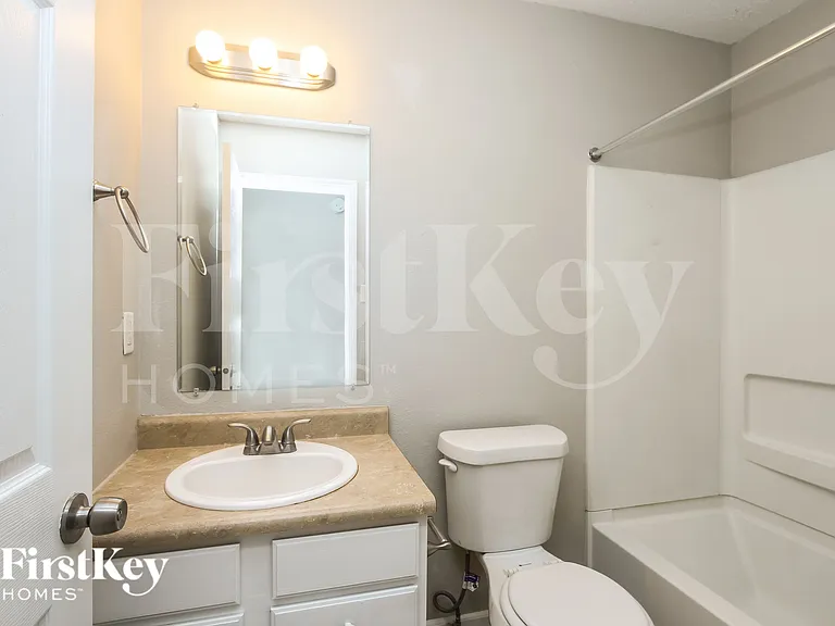 10672 Glenayr Dr — Photo 14