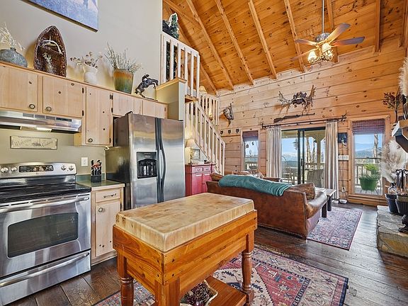 4th image of 465 Briar Creek Drive