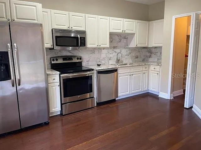 17563 Cherry Ridge Ln — Photo 2
