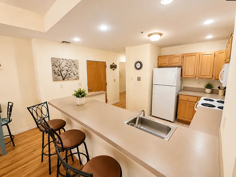 1404 Beacon St — Photo 9