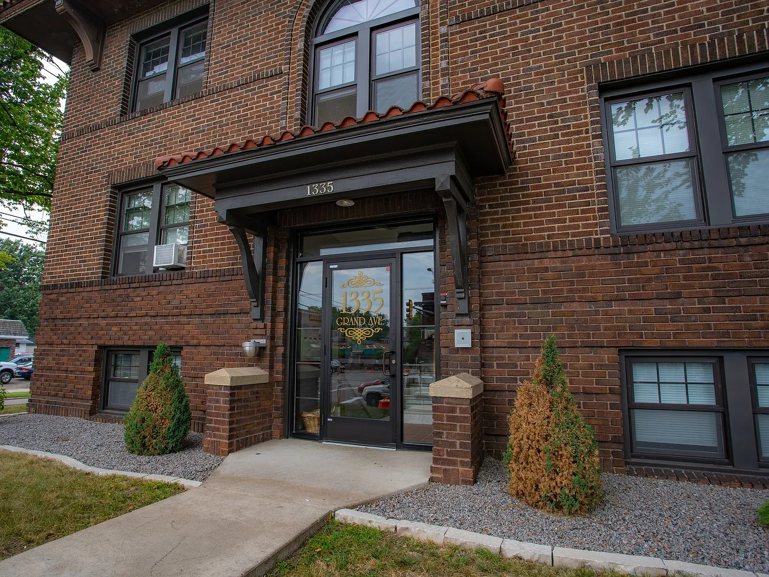 Summit View Apartments — Photo 1