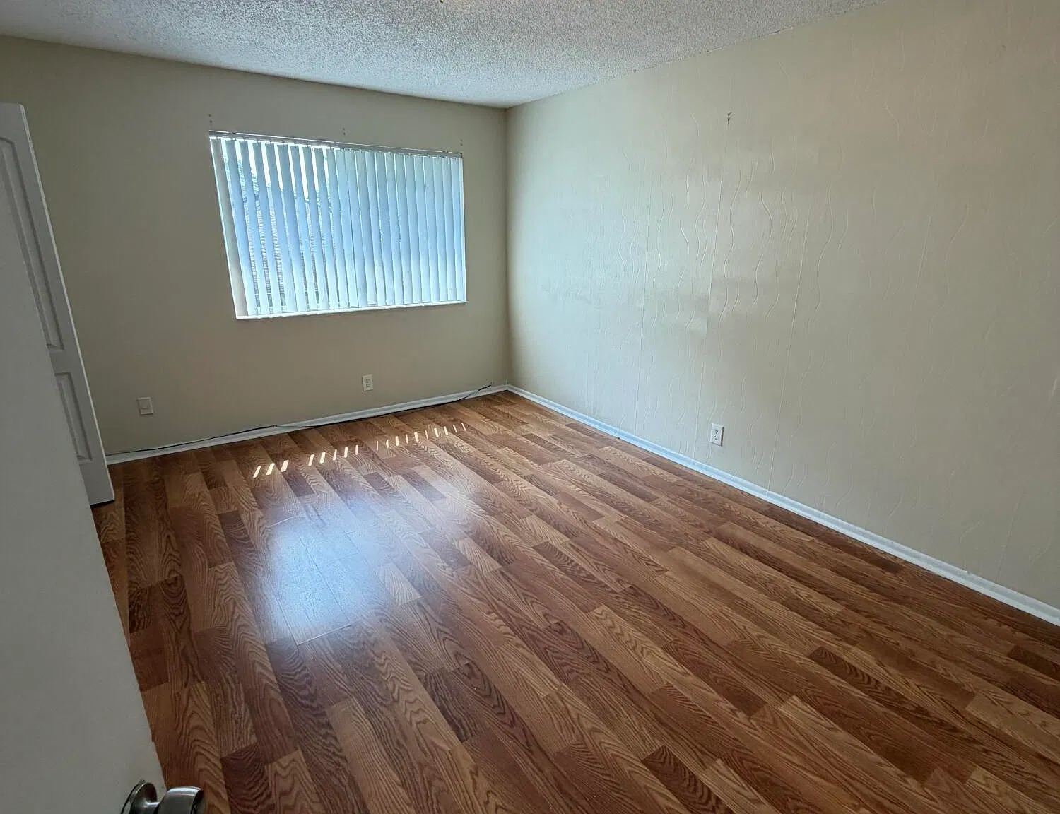 2 bed, 1.5 bath, 944 sqft, $1,900 — Photo 1