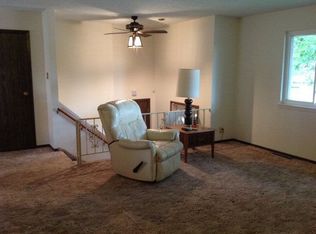 122 La Rochelle Dr, Pueblo, CO 81005