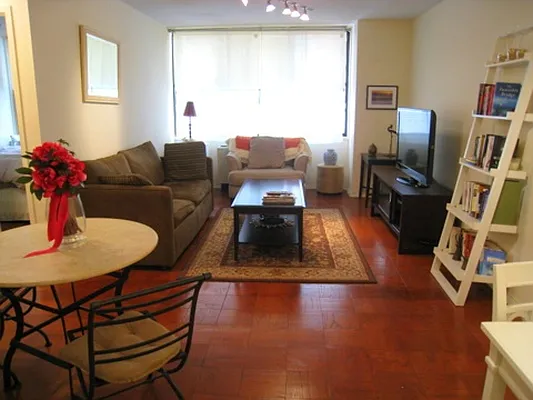 Sold by Nest Seekers International | media 8