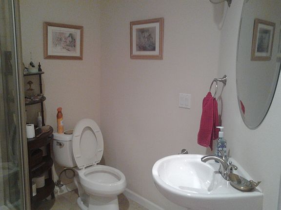 Hall/guest bath.