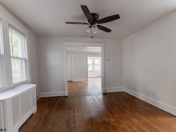 4th image of 1601 Emerson Ave