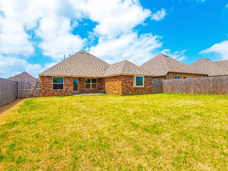 12108 Chesterfield Ln — Photo 20