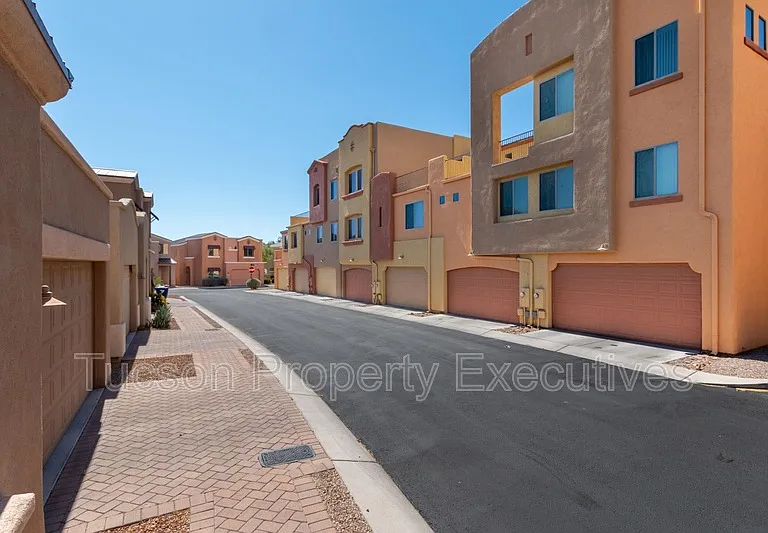 2442 E Emerald Moon Dr #1 — Photo 32