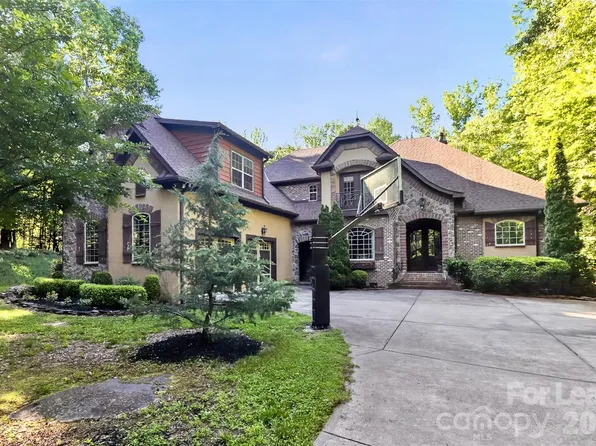 6031 Greystone Dr, Matthews, NC 28104