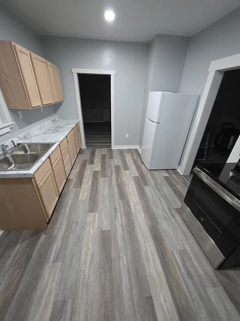 1344 Oakes St Duplex — Photo 3
