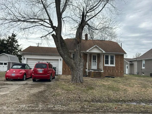 406 N 7th St, Altamont, IL 62411