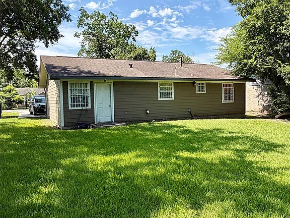 4th image of 8439 Botany Ln