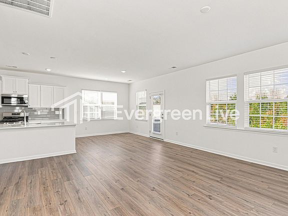 3rd image of 405 Adhurst Dr