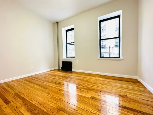 228 West 24th Street image 3 of 6