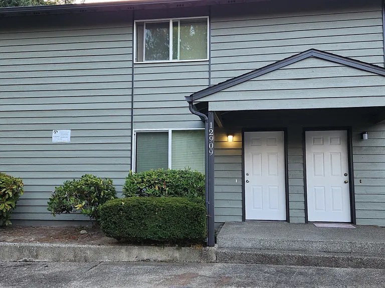 12909 109th Avenue Ct E — Photo 2