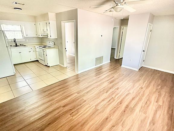 5th image of 423 John King Rd