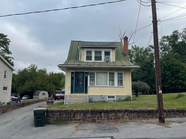 108 E Main St, Reinholds, PA 17569