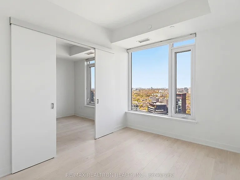 11 Yorkville Ave #3403 — Photo 18